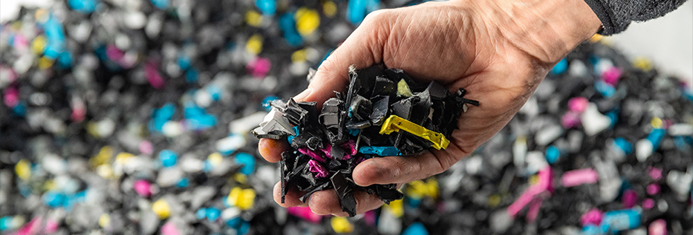 接続方法：両ボタンを5秒間押して接続