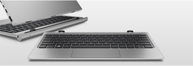 標準付属のキーボードはマグネットで簡単にドッキング