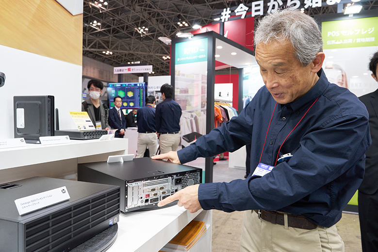 モジュラーのHP Engage Flex Pro G2シリーズを説明する浦野氏
