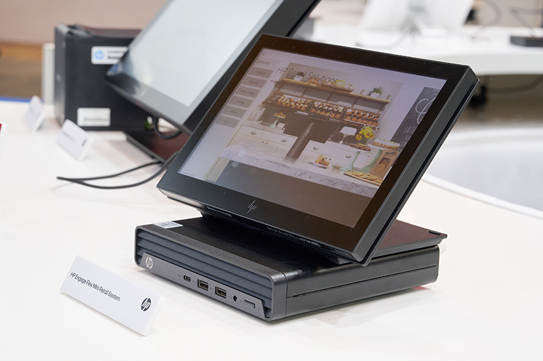 モジュラーのHP Engage Flex Pro G2シリーズを説明する浦野氏