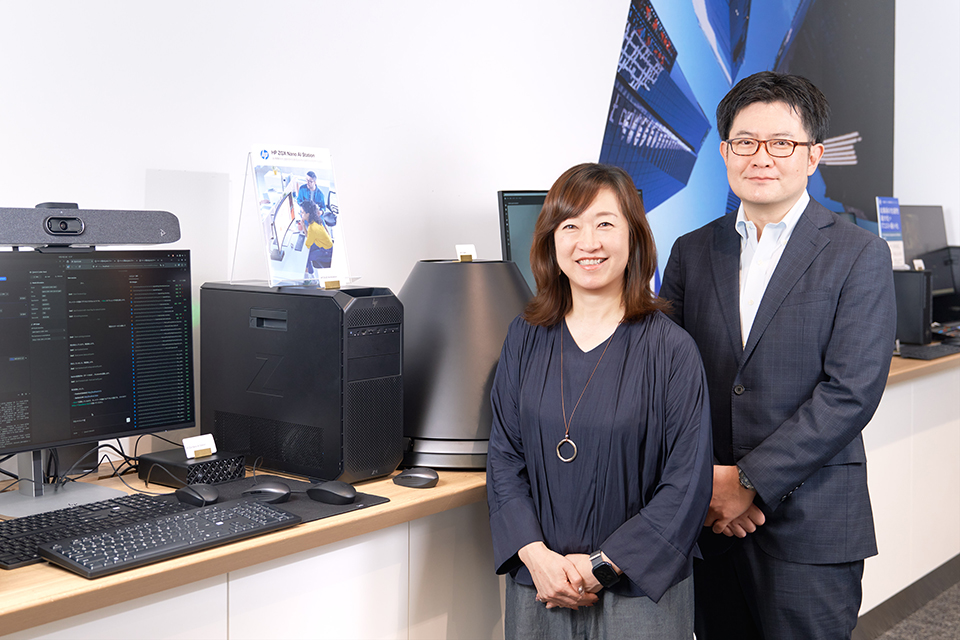 株式会社 日本HP エンタープライズ営業統括 ソリューション営業本部 ワークステーション営業部 市場開発担当部長 若宮 明日香 氏（左） 株式会社 日本HP エンタープライズ営業統括 ソリューション営業本部 AI/データサイエンス市場開発担当部長 勝谷 裕史 氏（右）