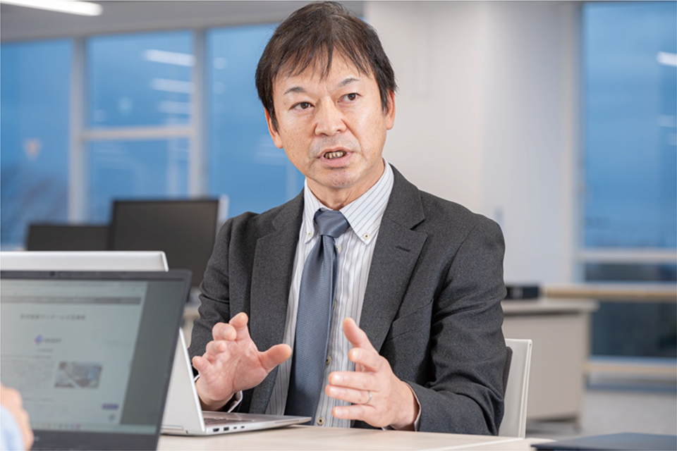 「長年の互換性検証の取り組みを評価いただき、多くの医療機器メーカー様に採用いただいております」と語るのは日本HP エンタープライズ営業統括 ソリューション営業本部 ワークステーションビジネス開発部の小俣裕二氏