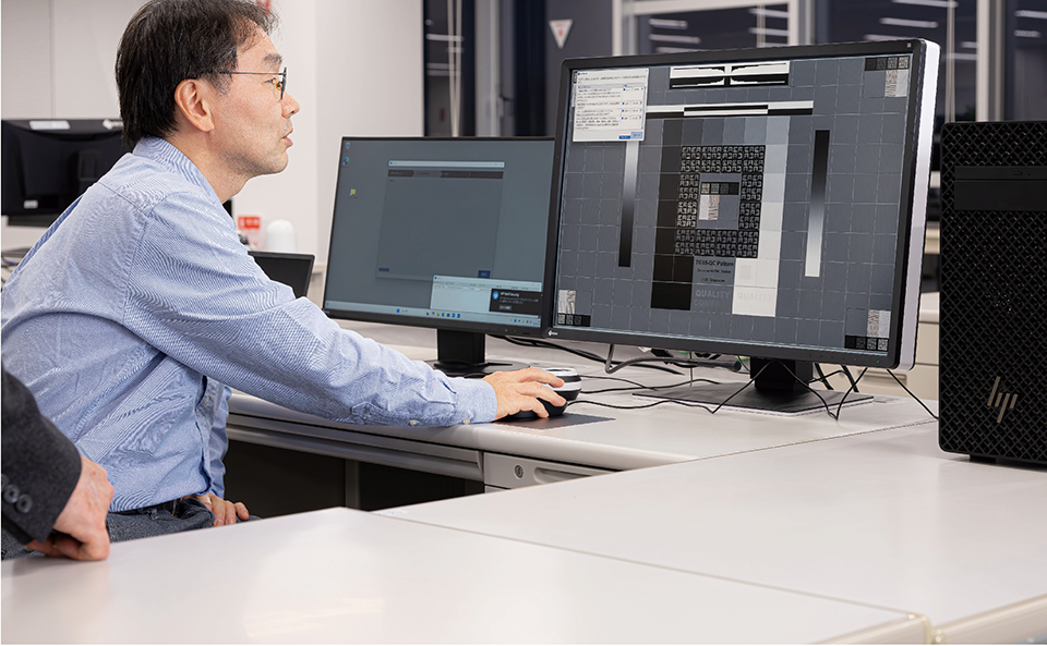EIZO Tech Hubで実施している検証作業の様子
